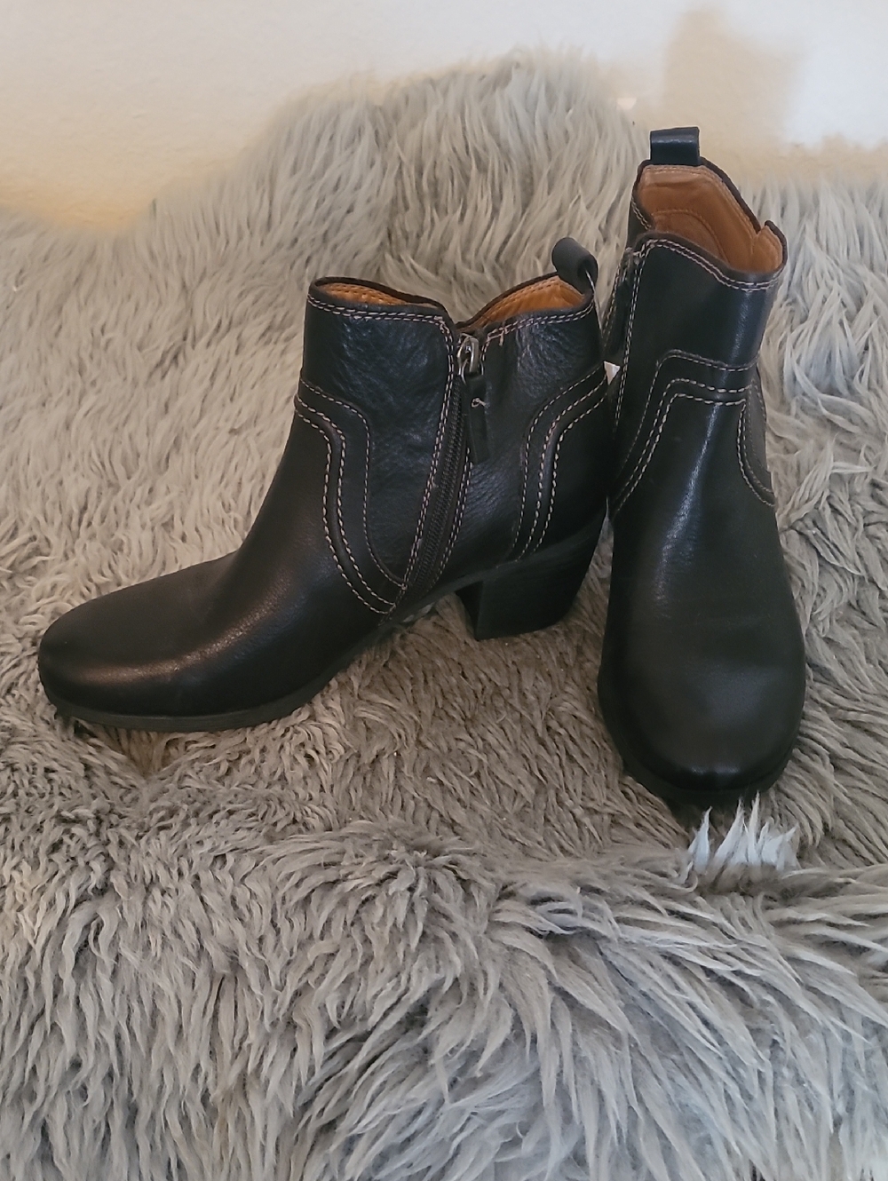 Comfortiva Black Leather Ankle Booties with Side Zip and Stacked Heel